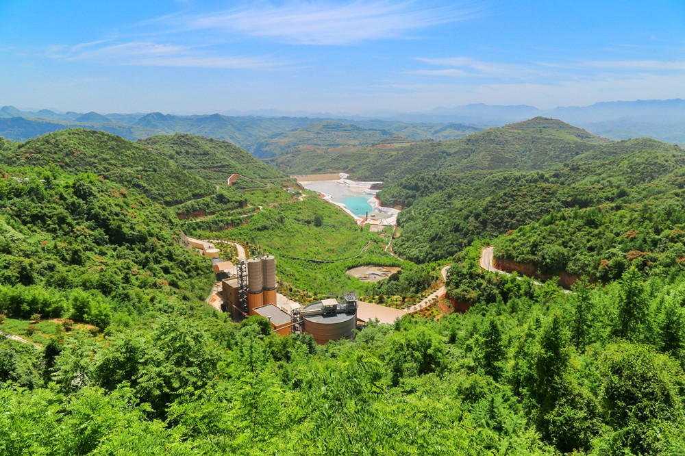 202208131660358633675168.jpg 圖9:自主研發(fā)并榮獲國(guó)家發(fā)明專(zhuān)利技術(shù)的菜林溝尾礦庫(kù)_副本.jpg